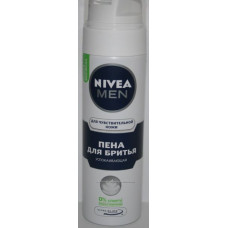 Пінка для гоління Nivea Men для чутливої шкіри з екстрактом ромашки 200 мл